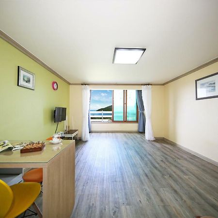 Tongyeong Paper Island Pension Εξωτερικό φωτογραφία